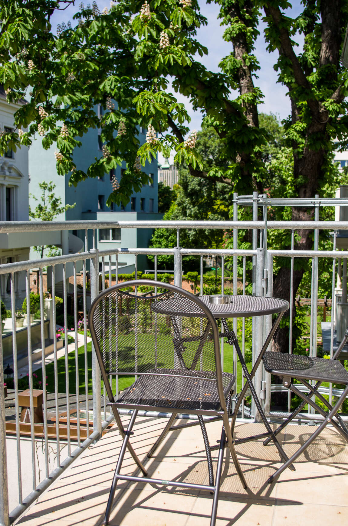 Balcone nell'edificio del giardino